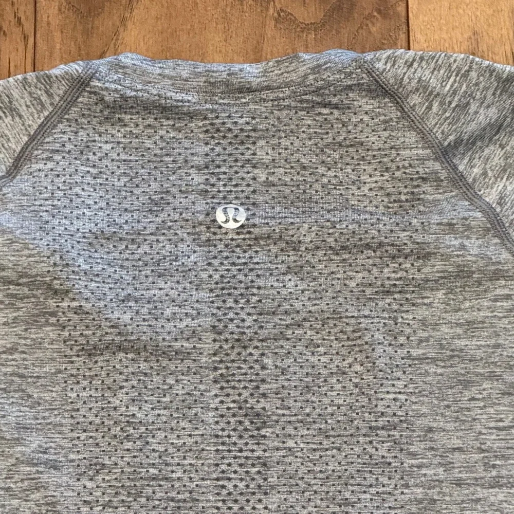 Lululemon Swiftly Tech Long Sleeve 2.0 Grey Heathered Crewneck Top Size‎ 6